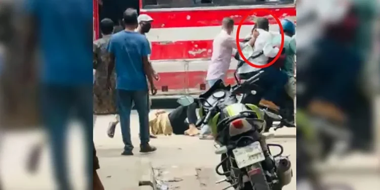 ছিনতাইকারীরা প্রকাশ্যে জানমাল কেড়ে নিচ্ছে , নির্বিকার পুলিশ