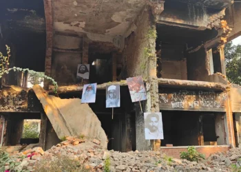 হাদির ছবি টাঙানো হলো ধানমন্ডি ৩২-এ