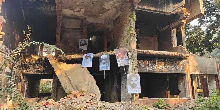 হাদির ছবি টাঙানো হলো ধানমন্ডি ৩২-এ