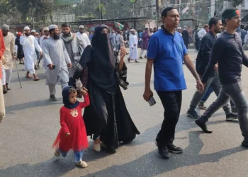 হাদিকে শেষ বিদায় জানাতে বাঁধভাঙা স্রোত, আছেন নারী-শিশুরাও