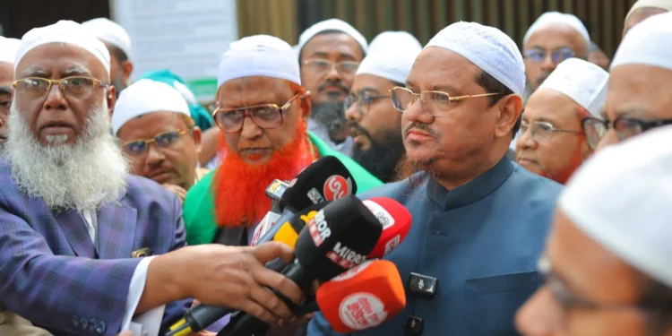 খুনিদের ভারতে আশ্রয় বন্ধে জাতিসংঘকে দায়িত্ব নিতে হবে: চরমোনাই পীর