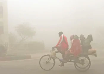 তীব্র শীতে কাঁপছে রাজশাহী