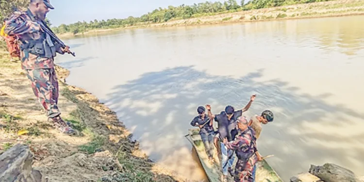 নির্বাচন বানচালের উদ্দেশ্যে কুমিল্লা সীমান্ত দিয়ে অস্ত্র ঢুকছে