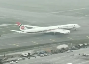 দীর্ঘ প্রতীক্ষার অবসান ঘটিয়ে ঢাকায় পা রাখলেন তারেক রহমান