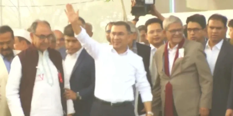 সংবর্ধনা মঞ্চে তারেক রহমান