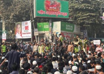 হাদি হত্যার বিচার দাবিতে অবরোধ শাহবাগ, যান চলাচল বন্ধ