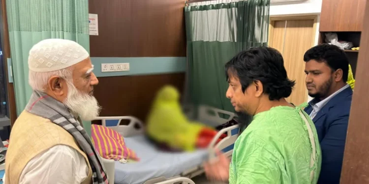 হাদির অসুস্থ মায়ের চিকিৎসার খোঁজ নিতে হাসপাতালে জামায়াত আমির