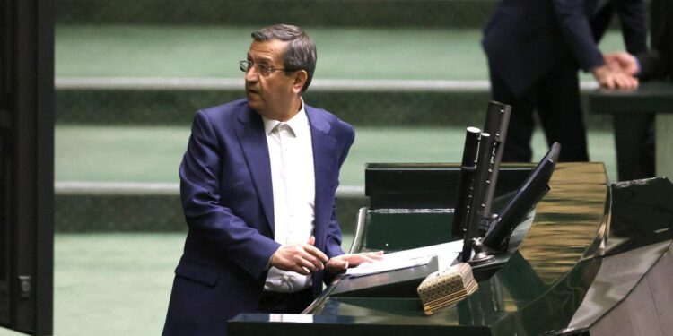 মুদ্রা সংকট ও মূল্যস্ফীতির প্রতিবাদে ইরানে কেন্দ্রীয় ব্যাংকের গভর্নর পরিবর্তন