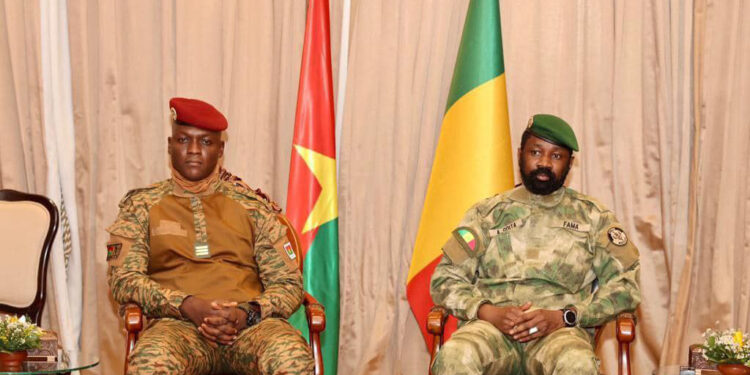 যুক্তরাষ্ট্রের বিরুদ্ধে পাল্টা পদক্ষেপে নিলো মালি ও বুরকিনা ফাসো