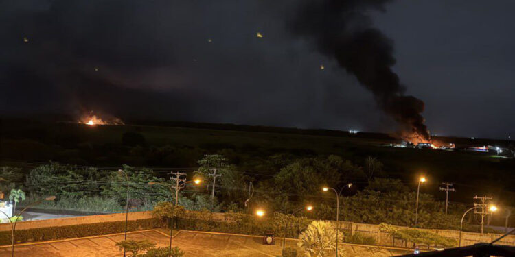 ভেনেজুয়েলার রাজধানী কারাকাসে একের পর এক বিস্ফোরণ, আগুন