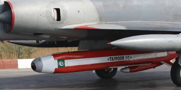 নিজস্ব প্রযুক্তির ‘তৈমুর’ মিসাইলের সফল পরীক্ষা চালাল পাকিস্তান বিমান বাহিনী