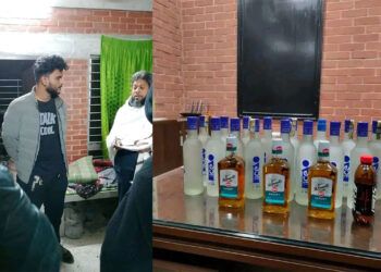 জাবিতে ২০ বোতল বিদেশি মদসহ আটক ছাত্রদল কর্মী