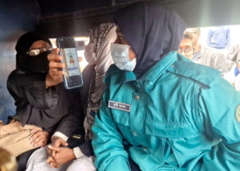 শিবিরের ভিপি প্রার্থীর স্ত্রীকে হেনস্তা শেষে পুলিশে দিল ছাত্রদল নেতাকর্মীরা