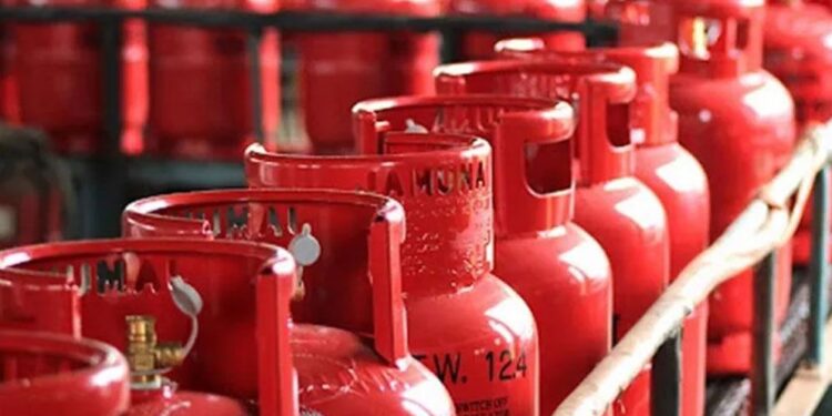 সারা দেশে সিলিন্ডার গ্যাস বিক্রি বন্ধের ঘোষণা