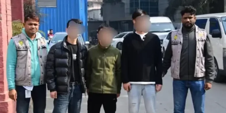 রাজধানীতে আইফোন তৈরির ‘মিনি কারখানা’, ৩ চীনা নাগরিক গ্রেপ্তার