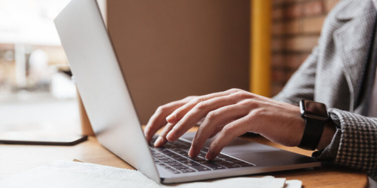 ল্যাপটপ ব্যবহার করার সময় এ ভুলগুলো করবেন না