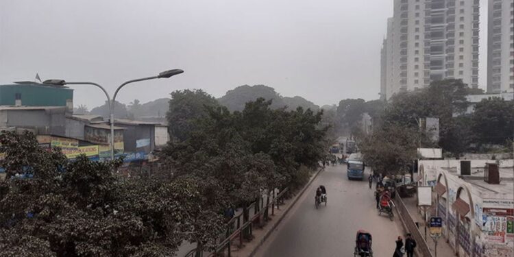 মেঘলা থাকবে ঢাকার আকাশ, কমতে পারে তাপমাত্রা