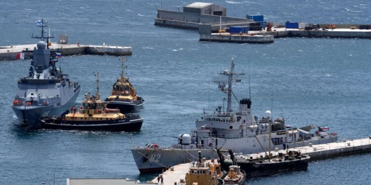 চীন–রাশিয়া–ইরানের সঙ্গে যৌথ নৌ মহড়া শুরু করলো দক্ষিণ আফ্রিকা