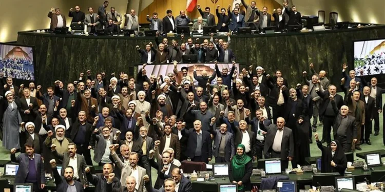 মধ্যপ্রাচ্যের সব মার্কিন ঘাঁটিতে হামলার হুমকি ইরানের