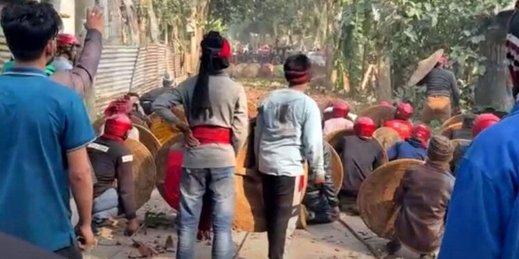 আধিপত্য বিস্তার নিয়ে ৪ ঘণ্টাব্যাপী রক্তক্ষয়ী সংঘর্ষ, আহত ২৫