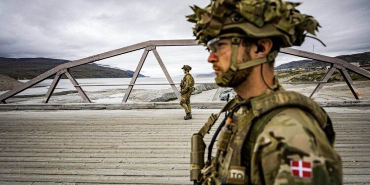 সম্ভাব্য মার্কিন চাপ মোকাবিলায় গ্রিনল্যান্ডে সেনা ও বিমানবাহিনী মোতায়েন ডেনমার্কের