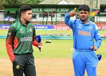 ভারত অধিনায়কের সঙ্গে হাত মেলালেন না বাংলাদেশের প্রতিনিধি