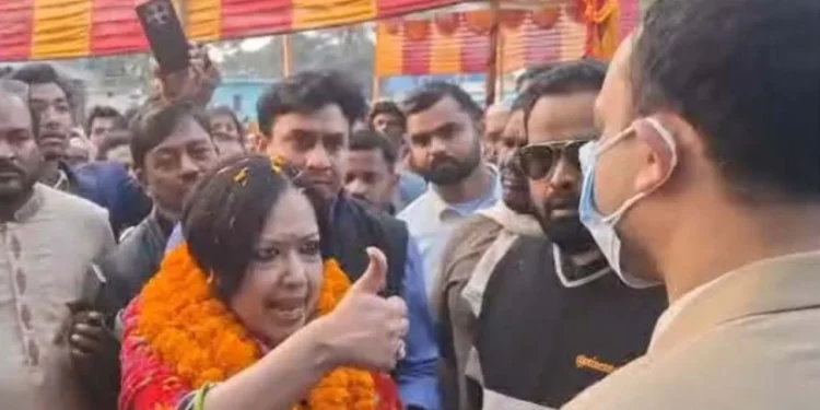 ব্রাহ্মণবাড়িয়ায় নির্বাহী ম্যাজিস্ট্রেটকে রুমিন ফারহানার হুমকি