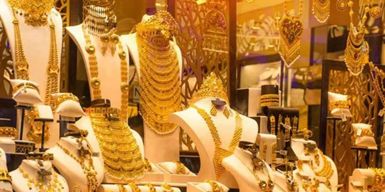 দেশে স্বর্ণের দামে বড় পতন, ভরিতে কমল কত?