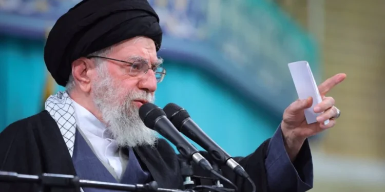 ইরানে যুক্তরাষ্ট্রের হামলা আঞ্চলিক যুদ্ধে পরিণত হবে: খামেনির হুঁশিয়ারি