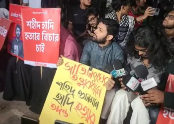 স্বামী হত্যার বিচারের দাবিতে যমুনার সামনে হাদির স্ত্রী