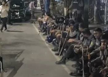 শত শত পুলিশ আমাদের ঘিরে রেখেছে: ইনকিলাব মঞ্চ