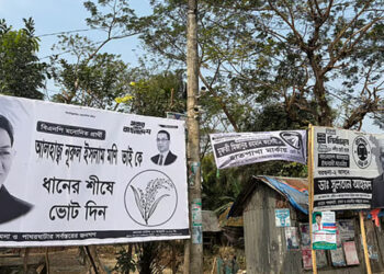 এমনও হতে পারে, বুকে একজনের প্ল্যাকার্ড লাগিয়ে আরেকজনকে ভোট দিয়ে আসবে