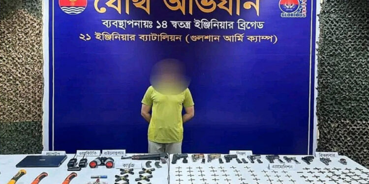 নির্বাচনী নাশকতার ছক বানচাল: বাড্ডায় রাইফল ও ১০টি পিস্তল-রিভলবার উদ্ধার