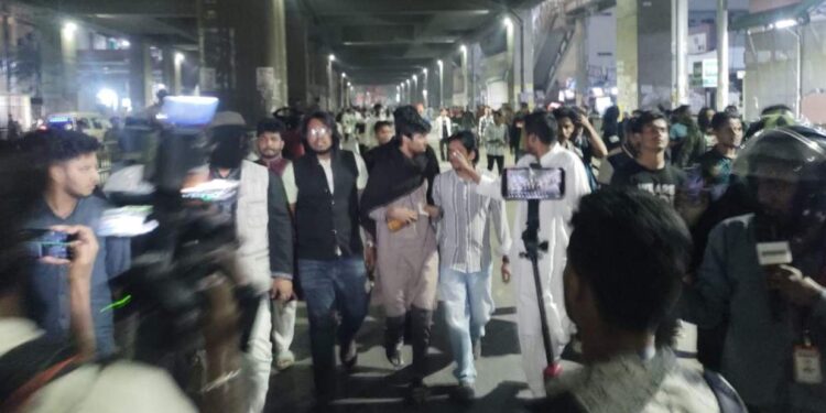 পুলিশের সঙ্গে হোটেল ইন্টারকন্টিনেন্টালে বসছেন ডাকসু নেতারা