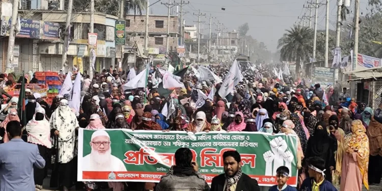 নারী কর্মীদের হেনস্তার প্রতিবাদে মহিলা জামায়াতের বিশাল প্রতিবাদী মিছিল