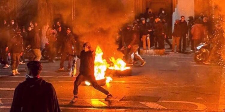 ইরানের দাঙ্গায় যুক্তরাষ্ট্রের হাত ছিল: স্বীকার করলেন মার্কিন অর্থমন্ত্রী