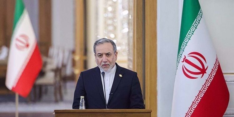 আক্রান্ত হলে আশপাশের সব মার্কিন ঘাঁটিতে হামলার হুঁশিয়ারি ইরানের