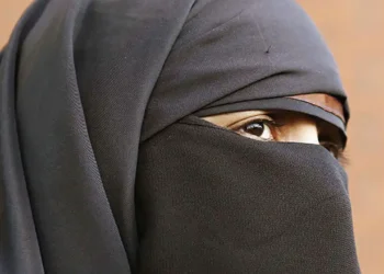 নেকাবধারী নারীদের মুখ দেখাতে হবে ভোটকেন্দ্রে