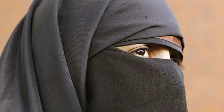 নেকাবধারী নারীদের মুখ দেখাতে হবে ভোটকেন্দ্রে