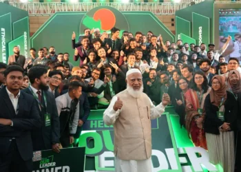 জামায়াত   তার সংযত আচরণ নজর কাড়ছে সবার, দেখা করতে উন্মুখ সবাই