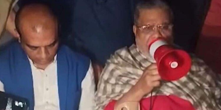 অন্য দলকে ভোট দিলে ঘরবাড়ি পুড়াইয়া ছারখার করে দেব: বিএনপি নেতা মুন্সী