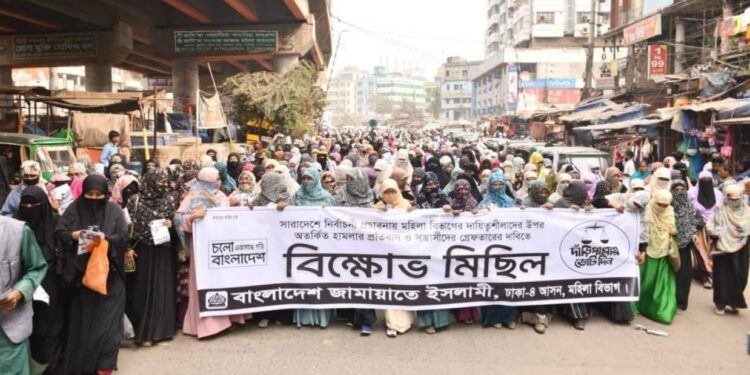 দাঁড়িপাল্লার প্রচারকালে ৪৬ উপজেলায় নারী কর্মীদের হেনস্তা-হুমকি দিয়েছে বিএনপি নেতাকর্মী