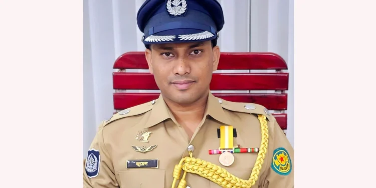 পুলিশ কর্মকর্তার কড়া হুঁশিয়ারি:  ব্যালট বাক্সে হাত দিলে কঠিন পরিণতি ভোগ করতে হবে