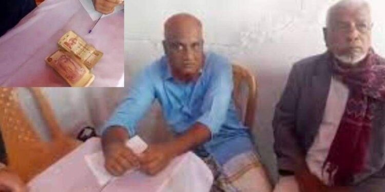 বাড়ি বাড়ি গিয়ে ভোটার স্লিপের সঙ্গে টাকা বিতরণের সময় বিএনপির দুই নেতা আটক