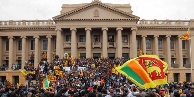 শ্রীলঙ্কায় গণঅভ্যুত্থানের সময় এমপিকে হত্যার দায়ে ১২ জনের মৃত্যুদণ্ড