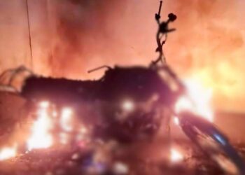 বরগুনায় ছাত্রদল নেতার মোটরসাইকেলে অগ্নিসংযোগ