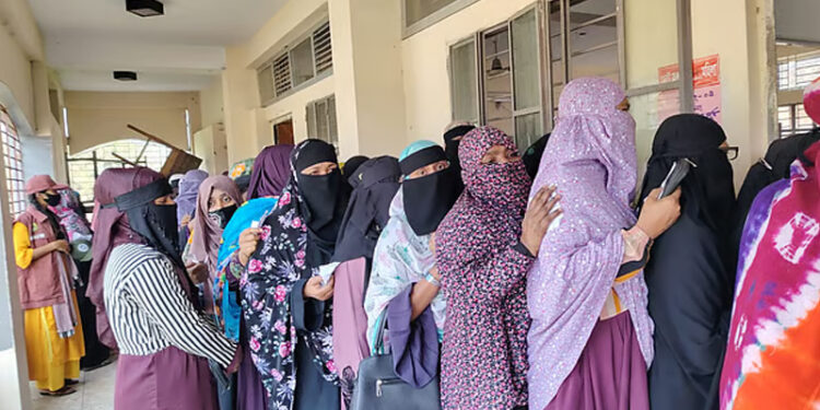 ‘ইসলামে ভোট হারাম নয়’, ৫৬ বছর পর কেন্দ্রে পুরো ইউনিয়নের নারীরা