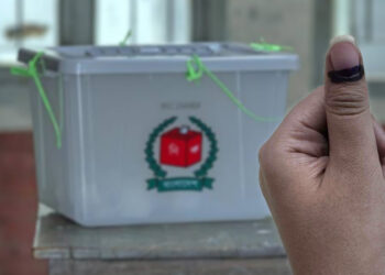 উৎসব-উৎকণ্ঠার মিশেলে শেষ হলো ভোটগ্রহণ, অপেক্ষা জনরায়ের