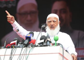 বিপুল ভোটে এগিয়ে ডা. শফিকুর রহমান; বিজয়ের পথে জামায়াত আমির