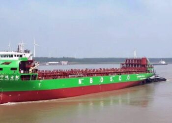 বিশ্বের সবচেয়ে বড় বৈদ্যুতিক জাহাজ পানিতে নামালো চীন